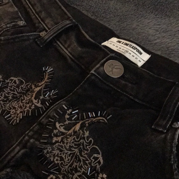 One by One Teaspoon NO 2s short Embroidered - Picture 5 of 8